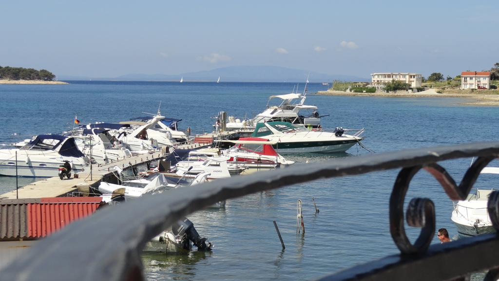 Captain'S Club Banjol Екстериор снимка