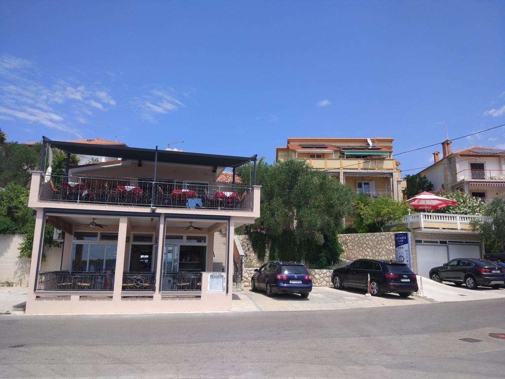 Captain'S Club Banjol Екстериор снимка
